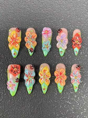 10片手工美甲贴片，33毫米薄款高跟鞋造型，渐变色，手工绘制，五指捏花，多色可选，采用3D立体雕刻工艺，多色装饰。用途广泛，适合女性佩戴，有三种尺寸可选，适合各种场合，如派对、舞会和日常佩戴。
