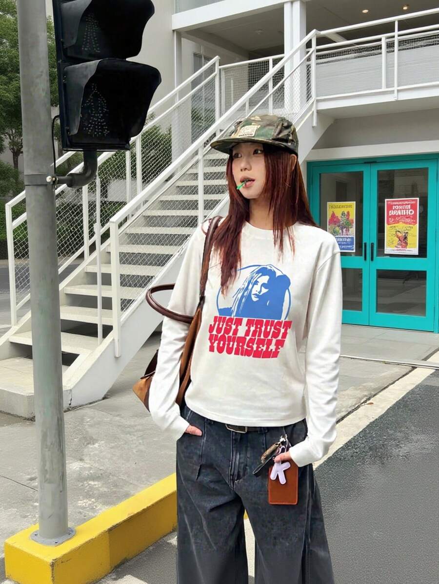 女式卡通人物及英文文字印花修身短款长袖T恤，休闲春秋 - 白色 - 查看 1