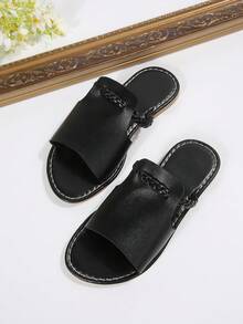 A Pair Of Children's Sandals, 2026 Summer New Style, Fashionable And Versatile, Round-Toed Flat, Anti-Slip, Black, Gold, White, Woven, To Wear On The Beach Outside Sandals - Black - View 6