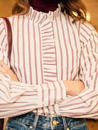 Damen gestreiftes Lässig Hemd, Kontrast-Farbiger gerippter Knopfverschluss, einfaches tägliches Lässig Outfit, gestreiftes Design für einen minimalistischen Look, langärmelig passend für Frühling & Herbst, gut kombinierbar mit Jeans für einen frischen & bequemen Look, geeignet für ein Valentinstag-Date um eine sanfte Atmosphäre zu schaffen, auch passend für Café-Dates