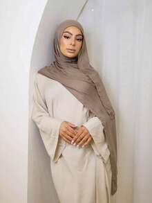 1 Stück einfarbiges, simples Viskose-Kopftuch für Frauen, Hijab-Schal, atmungsaktiv & bequem, muslimisches weiches Hijab-Accessoire mit breitem Rand, vielseitig für den täglichen Gebrauch und den Weg zur Arbeit geeignet