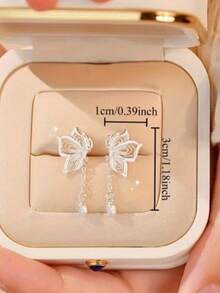 Đôi bông tai tua rua hình bướm thanh lịch, bề mặt mạ bạc bền, không gây dị ứng, tay nghề thủ công tinh xảo, lựa chọn chất lượng cho những dịp đặc biệt và ngày tháng, tăng thêm sự thanh lịch cho trang phục thường ngày, quà tặng hoàn hảo cho ngày lễ tình nhân/sinh nhật cho bạn bè, bạn gái, bạn thân, gia đình, cho thanh thiếu niên - Bạc - Xem 4
