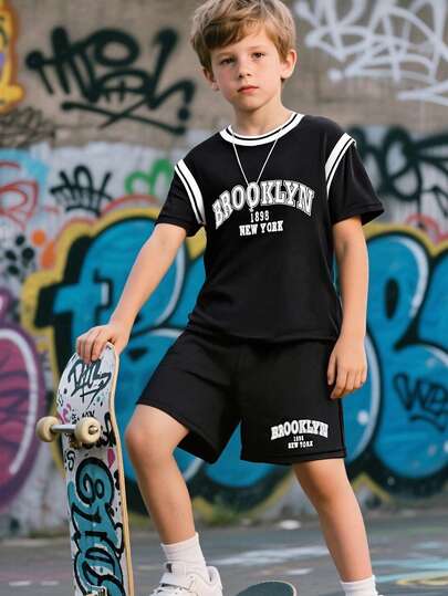 Vihyde Bộ đồ phong cách đường phố cổ điển 2 món cho bé trai tuổi teen, áo thun ngắn tay in chữ màu đen và quần short, thích hợp cho mùa hè.