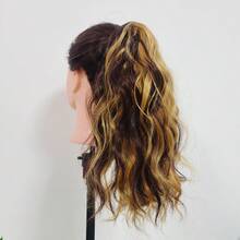 卷曲波浪合成马尾接发，配有短爪夹 - 适合日常派对，易于佩戴 - 彩色 - 查看 14