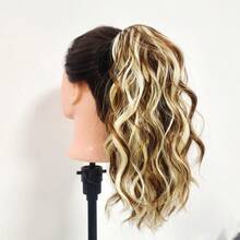 卷曲波浪合成马尾接发，配有短爪夹 - 适合日常派对，易于佩戴 - 彩色 - 查看 9