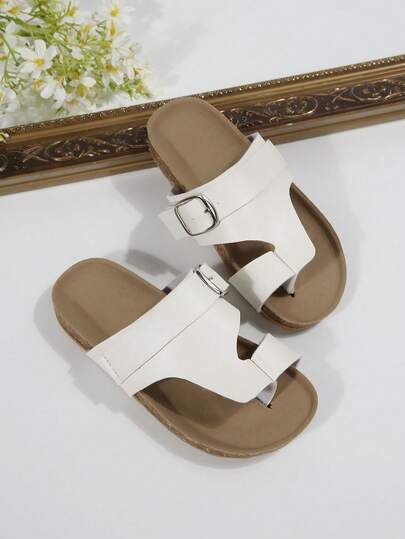A Pair Of Comfortable And Lightweight Cork-Soled Casual Sandals For Girls And Boys. The Hook And Loop Design Makes It Easy To Put On And Take Off. They Are Available In Black And White, Suitable For Children Aged 3 To 15 For Summer Beach Vacations, Casual Outdoor Boken Sandals
