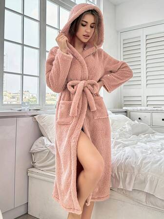 Soft Women Plush Robe, Pink, Suitable For Teen Girls, Autumn/Winter Homewear Coral Fleece Bathrobe With Hood For Women, Super Soft, Absorbent, Skin-Friendly, Suitable For Bathroom, Gym, Hotel, Beach Vacation, Must-Have For Home And Travel, Perfect Gift