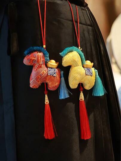 2026新年挂饰，马吉祥物装饰，中国农历新年家居装饰，中国春节派对礼品，办公桌礼物，中国新年摆件，汽车车窗挂饰