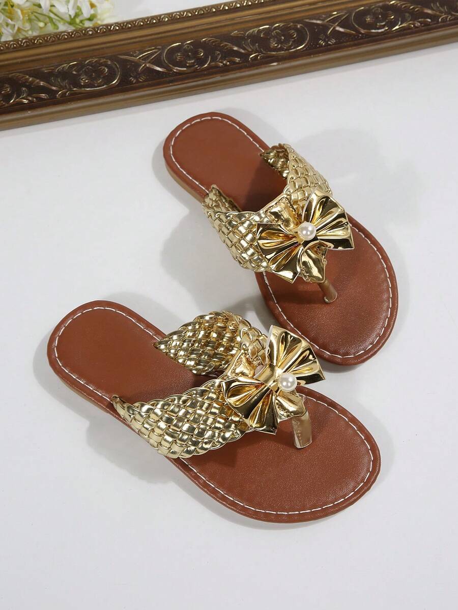 A Pair Of Children's Thong Sandals, 2026 Summer New Style, Fashionable And Versatile, Round-Toed Flat, Anti-Slip, Black, Gold, Orange, Bow, To Wear On The Beach Outside Sandals - Gold - View 1