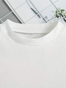 Esta nueva camiseta de manga corta para niñas, 100% algodón, luce modernos estampados de animales de Navidad, informal y versátil. Confeccionada con un tejido suave y delicado con la piel, es suave con la piel sensible de tu hija, permitiéndole libertad de movimiento y comodidad durante reuniones familiares, actividades escolares o juegos al aire libre. - Blanco - Ver 3