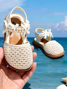 2024 Summer New Girls Princess Style Sweet Lace Hollow Pearl Bow Hook And Loop Sandals, Beige Faux Leather Lace Material Breathable Comfortable Easy To Wear, Essential For Daily Wear, Campus, Party, Summer Outings, Popular Trending Girls Sandals, Fashionable Design Children Princess Sandals, Soft Sole Non-Abrasive, Ideal Holiday Gift Sandals - Beige - View 3