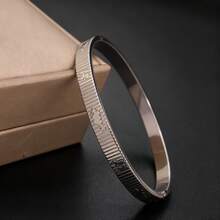 Nuevo brazalete con broche de acero inoxidable, brazalete de lujo de moda, brazalete con forma de huevo grabado y sin decoloración - Plateado - Ver 7