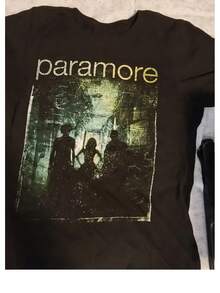 [Vintage Band Graphic Tee] Vintage Band Graphic   Band Graphic T-Shirt - Vintage Green Silhouette Design. Casual Crew Neck. Short Sleeve. 220g. All-Season Wear For Men ; Women. Music Fan Apparel. Durable Print Tee,A Surprise Gift For Family And Friends. - màu đen - Xem 1