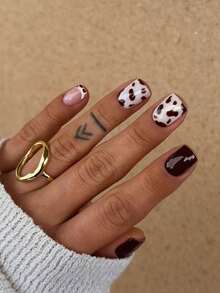 24片短方形豹纹和奶牛纹黑色法式美甲贴纸，奶牛纹设计，迷人女性风格，完美贴合假指甲套装，包含1片果冻胶和1个指甲锉，适合女性和女孩日常及各种派对场合的美甲用品。 - 彩色 - 查看 7