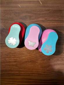 1pc Shell Random Color Machine Embossing Machine, Hole Puncher, Creative DIY Flower Hole Puncher, Beginner Handmade Materials, Embossing Machine, Labor-Saving And Labor-Saving Embossing Machine, Halloween Gift, Christmas Gift