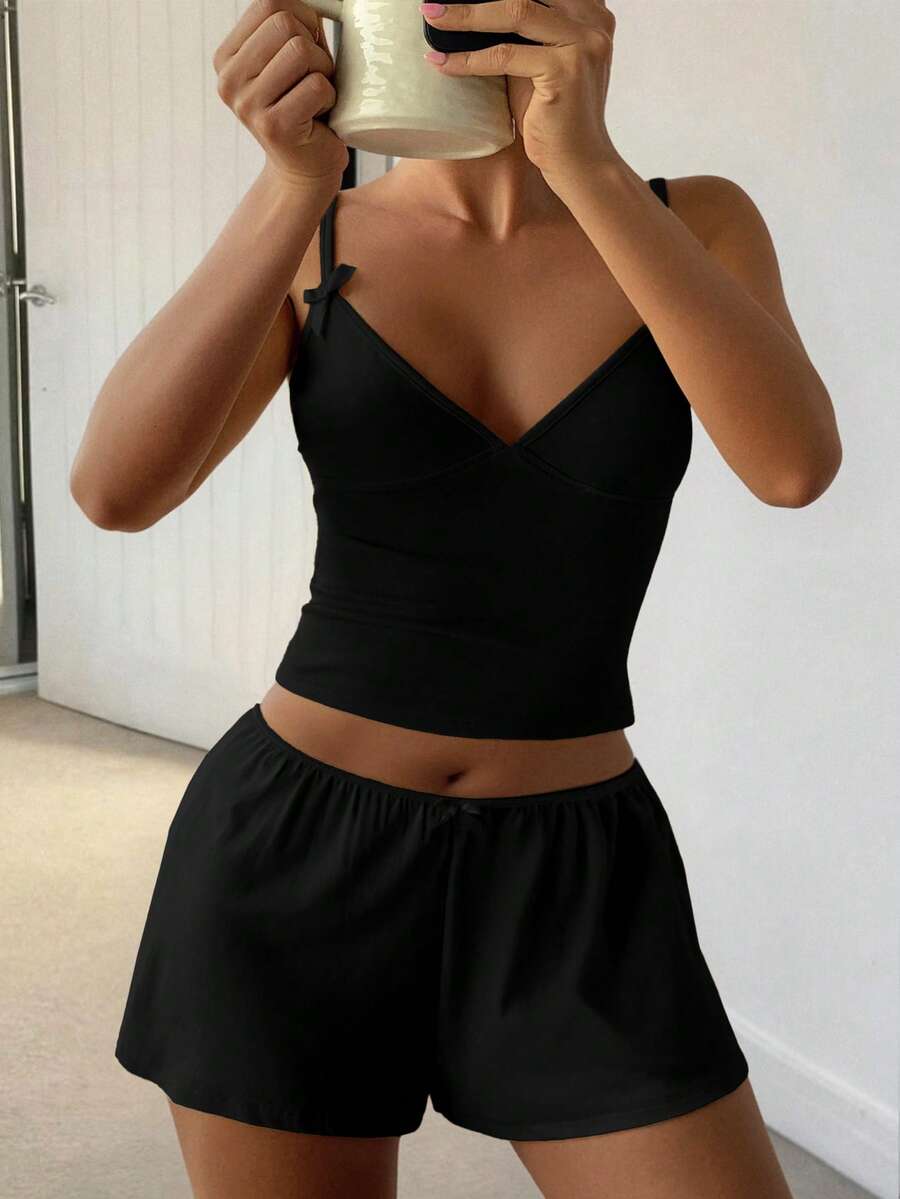GAOVOT 两件套女士奶油色Y2K性感纯色休闲V领吊带背心和短裤套装 - 黑色 - 查看 1