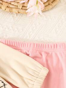 طقم ملابس كاجوال لطفلة/طفل رضيع يتكون من هودي بطبعة قطة جميلة وبنطلون بلون أحادي - وردي - مشاهدة 7