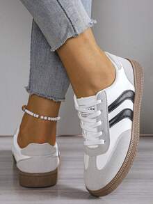 女士休闲平底运动鞋，2025新款时尚百搭复古平底鞋，四季皆宜 - 黑與白 - 查看 5