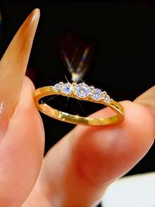 1枚闪耀精致的5钻莫桑石戒指，S925纯银奢华订婚戒指、承诺戒指、周年纪念戒指、女士珠宝礼物、圣诞礼物 - 五鑽莫桑戒指 - 查看 11