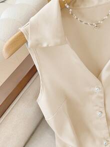 女士优雅 V 领无袖香槟色衬衫，商务休闲