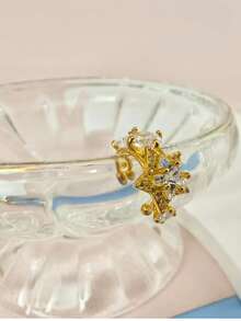 1 Pair Elegant Minimalist Gold Star Themed Clip-On Earrings, Inlaid Synthetic Cubic Zirconia, Suitable For Daily And Party Wear, Silver Copper Clip-On Earrings For Women, Non-Piercing Fashion Jewelry, Ideal For Thanksgiving, Suitable For All Seasons - Gold - View 3