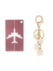 Conjunto de 2 etiquetas de bagagem com chaveiros de flores e 26 letras do alfabeto para facilitar a identificação da sua mala. Permitem adicionar um cartão de nome. Multifuncionais, essas etiquetas podem ser coladas em malas, mochilas, bolsas esportivas, bolsas de câmera, bolsas de mão, etc. Adicionam estilo e resolvem problemas de identificação durante a viagem. Práticos para encontrar rapidamente itens essenciais de viagem. Ideais para mochilas, bolsas, malas, etc.