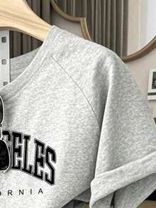 Conjunto de camiseta de manga corta con cuello redondo y estampado de dibujos animados, y pantalones cortos para niña preadolescente - Gris - Ver 3