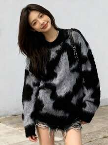 Suéter oversized asimétrico y de hombros caídos de mujer con bloques de color y textura esponjosa - Negro - Ver 3