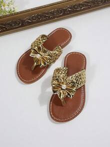 A Pair Of Children's Thong Sandals, 2026 Summer New Style, Fashionable And Versatile, Round-Toed Flat, Anti-Slip, Black, Gold, Orange, Bow, To Wear On The Beach Outside Sandals - Gold - View 3