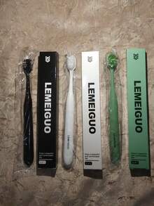 包裝高級牙刷，適合旅行攜帶，輕巧易用，為敏感牙齒提供額外牙齦保護。超軟毛牙刷為敏感牙齦提供額外保護，防止口臭與牙齦出血。 - 彩色 - 查看 19