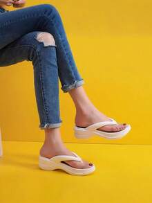 2025夏季新款时尚女式沙滩人字拖，夹趾厚底坡跟拖鞋，防滑软底凉鞋，家居拖鞋 - 白色 - 查看 5