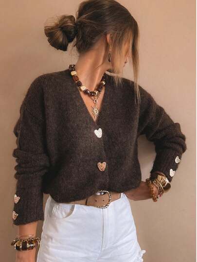 SEREN Nouveau Cardigan pour femmes à col V, manches longues, boutonnage devant avec boutons en forme de cœur unique. Longueur régulière, tissu à stretch moyen. Idéal pour la Saint-Valentin