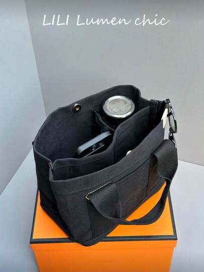 この洗練されたレディースハンドバッグには磁気式クロージャーと二重ハンドル設計が特徴です。内部スペースには水筒、鍵、口紅、化粧品、その他の日用品を収納できます。女性、女子大学生、通勤、ショッピング、日常使いに適しています。