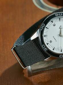 1块圆形黑色石英表，休闲简约，适合日常佩戴，也可作为生日/新年/毕业礼物或派对礼品。 - 黑色 - 查看 4