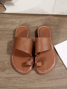 Một đôi dép xăng đan trẻ em, kiểu dáng mới mùa hè 2026, thời trang và đa năng, mũi tròn, đế bằng, chống trượt, màu đen, trắng, nâu, vàng, thích hợp mang đi biển, dép đi ngoài trời. - màu nâu - Xem 1