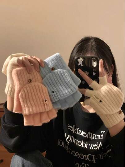 一双男女秋冬抓绒半指半脚防风时尚通勤手套，多种颜色可选，功能多样，支持触屏操作，加厚抓绒设计，适合日常骑行、户外活动等。新年假期送给朋友、家人和伴侣的必备礼物。