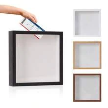 1个多尺寸（15x15/20x20/29x29厘米）黑/白PVC材质3D立体相框，用于存放旅行纪念品、照片，也可作为旅行纪念品收纳盒、登机牌/门票收纳盒、装饰收纳盒、票务整理盒和旅行剪贴簿使用，是完美的圣诞节/周年纪念日/生日礼物（家居装饰及节日聚会纪念品）。