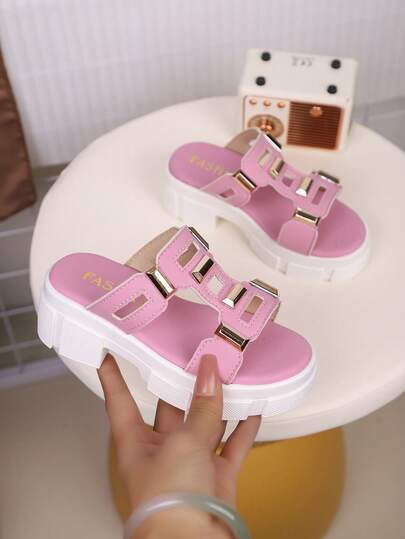 1双儿童PU皮休闲厚底拖鞋，适合夏季穿着