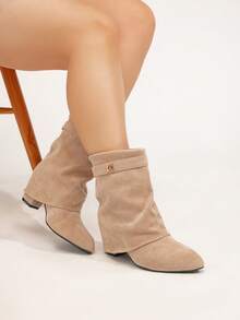 宽楦仿麂皮踝靴，营造假日度假氛围，可折叠靴筒，粗跟，杏色高跟过膝靴，饰有鲨鱼扣，性感户外女士宽筒靴，宽楦高跟靴，米色宽楦靴 - 杏色短布 - 查看 4