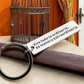 1 pieza Colgante con cita inspiradora española clásica "Vive Todo Lo Ordinario, De Manera Extraordinaria", de acero inoxidable con acabado espejo pulido, accesorio elegante y duradero, adecuado como regalo para amigos, familia, colegas, para fiestas, cenas, Navidad