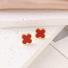 两枚四叶草耳环，采用不褪色不锈钢材质，时尚小众设计，女士轻奢高端配饰，送给女性朋友的礼物。