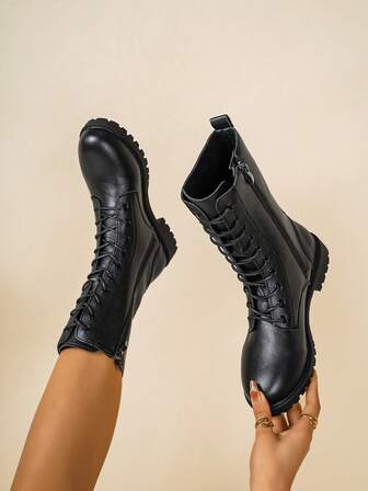 Dammode Mångsidiga Snörstövlar Mid-Calf/Vriststövlar/Motorcykelstövlar, Korta Stövlar, Höga Halkfria Stövlar, Bekväma Utomhusstövlar med Dragkedja i Sidan, Svarta Ridstövlar Utomhus, Höst-/Vinterstövlar, Utomhusstövlar, Over-The-Knee Stövlar