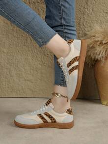 Women's Retro Casual Flat Soft Bottom Non-Slip Patchwork Outdoor Sports Shoes, Comfortable Student Sneakers, Lace-Up Simple Fashion Outdoor Student Casual Shoes - Beige - View 5