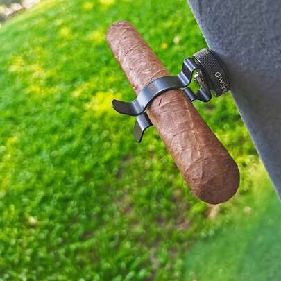 Clip de Soporte para Puros con Fuerte Agarre Magnético - Ideal para Golf, Viajes, Caza, Pesca y Navegación - Capacidad para 46 Anillos y Superiores - Metal Negro