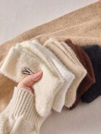 5 Pairs/Pack Women's Spring, Autumn And Winter Thick Warm Plus Velvet Cute Solid Color Heart-Shaped Pattern Mink Velvet Socks Simple Solid Color Mid-Tube Socks