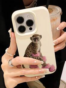 1 chiếc ốp lưng điện thoại TPU chống trượt màu trắng sữa, viền thẳng, họa tiết da báo và khỉ thời trang, tương thích với iPhone 16 Pro Max/16/16 Pro/16 Plus/15/15 Pro Max/15 Pro/11/12/13/14 Pro Max/11 Pro/11 Pro Max/12 Pro/12 Pro Max/13 Pro/13 Pro Max/14 Pro/14 Pro Max, ốp mềm mại với kiểu dáng thanh lịch. - Nhiều màu - Xem 2