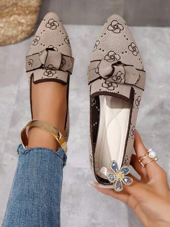 1 par de mocasines planos elegantes con puntera puntiaguda, decoración de tela, cómodos y antideslizantes, de talla grande con estampado de leopardo para mujer