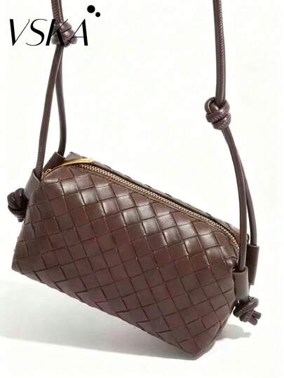 Brown Woven "Diamond Maze" Handbag | Unlocking Retro-Modern Aesthetics - Leather Rope Tassels Metal Rivets, A Complete Set Of Equipment Interpreting The Philosophy Of Lazy And Exquisite Balance. Leather Rope Shoulder Strap System: Multiple Matching Leather Ropes Naturally Hang From The Top Of The Bag.