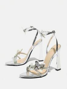 Zapatos de tacón alto para mujer, tacón grueso metálico de moda con puntera redonda, decoración de mariposa de rhinestone, material metálico suave a cuadros, sandalias elegantes de tacón alto plateado con correa de tobillo ajustable, adecuadas para ocasiones formales, fiestas, bailes de graduación