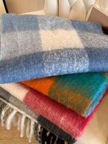 1 件小格子围巾，柔软温暖，适合秋冬